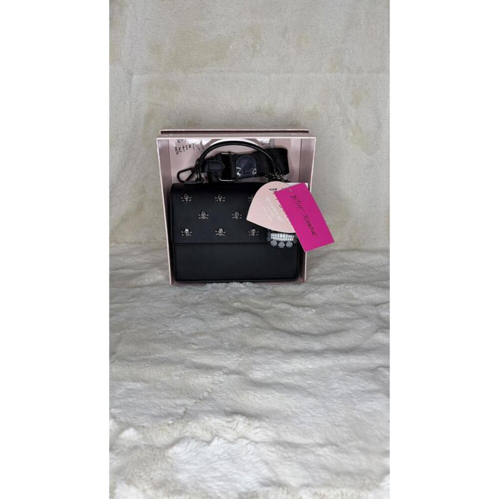 Betsey Johnson Black Skull & Crossbones Satchel with Charm – NWT - Picture 7 of 7